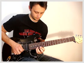Lick of the week no. 15 - Alternate picking - string skipping in C# minor